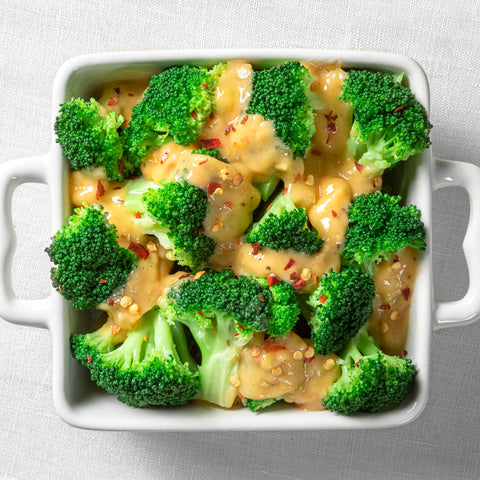 Broccoli & Creamy Cheese-Style Sauce